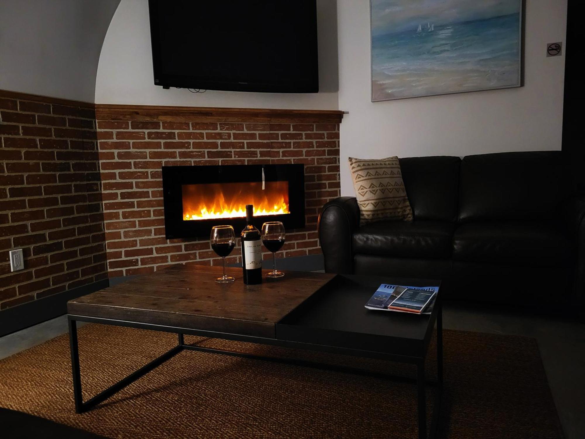 Unique Waterfront House With Private * Gananoque